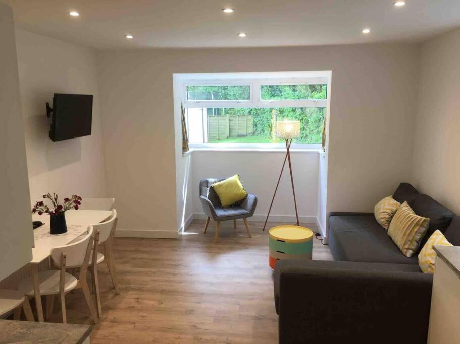 Bright And Spacious Annex Near Lymington With Private Garden Exterior photo